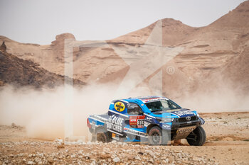 2021-01-07 - 313 Van Loon Erik (nld), Delaunay Sébastien (fra), Toyota Overdrive Toyota, Auto, action during the 5th stage of the Dakar 2021 between Riyadh and Buraydah, in Saudi Arabia on January 7, 2021 - Photo Antonin Vincent / DPPI - DAKAR 2021 - 5TH STAGE - RIYADH AND BURAYDAH - RALLY - MOTORS