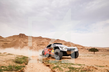 2021-01-07 - 314 Despres Cyril (fra), Horn Mike (swi), Peugeot, PH Sport, Abu Dhabi Racing, Auto, action during the 5th stage of the Dakar 2021 between Riyadh and Buraydah, in Saudi Arabia on January 7, 2021 - Photo Frédéric Le Floc'h / DPPI - DAKAR 2021 - 5TH STAGE - RIYADH AND BURAYDAH - RALLY - MOTORS