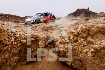 2021-01-07 - 314 Despres Cyril (fra), Horn Mike (swi), Peugeot, PH Sport, Abu Dhabi Racing, Auto, action during the 5th stage of the Dakar 2021 between Riyadh and Buraydah, in Saudi Arabia on January 7, 2021 - Photo Florent Gooden / DPPI - DAKAR 2021 - 5TH STAGE - RIYADH AND BURAYDAH - RALLY - MOTORS