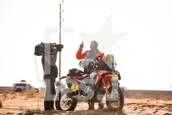 2021-01-07 - #01 Brabec Ricky (usa), Honda, Monster Energy Honda Team 2021, Motul, Moto, Bike, portrait during the 6th stage of the Dakar 2021 between Al Qaisumah and Ha'il, in Saudi Arabia on January 8, 2021 - Photo Antonin Vincent / DPPI - DAKAR 2021 - 5TH STAGE - RIYADH AND BURAYDAH - RALLY - MOTORS