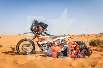 2021-01-07 - #48 Doveze Mathieu (fra), KTM, Nomad Racing Assistance, Motul, Moto, Bike, portrait during the 6th stage of the Dakar 2021 between Al Qaisumah and Ha'il, in Saudi Arabia on January 8, 2021 - Photo Antonin Vincent / DPPI - DAKAR 2021 - 5TH STAGE - RIYADH AND BURAYDAH - RALLY - MOTORS