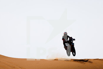 2021-01-07 - 21 Sanders Daniel (aus), KTM, KTM Factory Team, Moto, Bike, action during the 6th stage of the Dakar 2021 between Al Qaisumah and Ha'il, in Saudi Arabia on January 8, 2021 - Photo Frédéric Le Floc'h / DPPI - DAKAR 2021 - 5TH STAGE - RIYADH AND BURAYDAH - RALLY - MOTORS