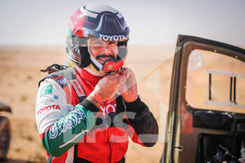 2021-01-07 - #303 Al Rajhi Yazeed (sau), Von Zitzewitz Dirk (deu), Toyota, Overdrive Toyota, Auto, portrait during the 6th stage of the Dakar 2021 between Al Qaisumah and Ha'il, in Saudi Arabia on January 8, 2021 - Photo Antonin Vincent / DPPI - DAKAR 2021 - 5TH STAGE - RIYADH AND BURAYDAH - RALLY - MOTORS