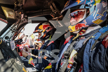 2021-01-07 - Sainz Carlos (esp), Mini, X-Raid Mini JCW Team, Auto, portrait during the 6th stage of the Dakar 2021 between Al Qaisumah and Ha'il, in Saudi Arabia on January 8, 2021 - Photo Antonin Vincent / DPPI - DAKAR 2021 - 5TH STAGE - RIYADH AND BURAYDAH - RALLY - MOTORS