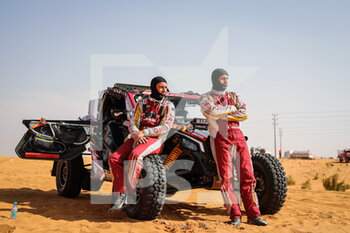 2021-01-07 - #422 Al Attiyah Nasser Khalifa (qat), Ceci Paolo (ita), Can-Am, South Racing Can-Am, Motul, SSV Series - T4, portrait during the 6th stage of the Dakar 2021 between Al Qaisumah and Ha'il, in Saudi Arabia on January 8, 2021 - Photo Antonin Vincent / DPPI - DAKAR 2021 - 5TH STAGE - RIYADH AND BURAYDAH - RALLY - MOTORS