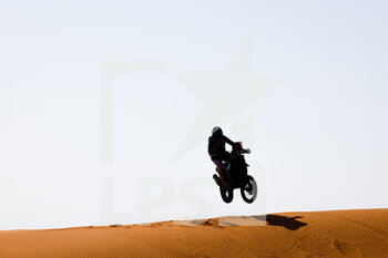 2021-01-08 - 42 Van Beveren Adrien (fra), Yamaha, Monster Energy Yamaha Rally Team, Moto, Bike, action during the 6th stage of the Dakar 2021 between Al Qaisumah and Ha'il, in Saudi Arabia on January 8, 2021 - Photo Frédéric Le Floc'h / DPPI - DAKAR 2021 - 6TH STAGE - AL QAISUMAH - HA'IL - RALLY - MOTORS