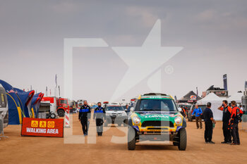 2021-01-09 - 335 Spinelli Guilherme (bra), Haddad Youssef (bra), Mini, X-Raid Mini JCW Rally Team, Auto, bivouac during the Rest Day of the Dakar 2021 in Ha'il, in Saudi Arabia on January 9, 2021 - Photo Frédéric Le Floc'h / DPPI - DAKAR 2021 - REST DAY - RALLY - MOTORS