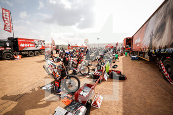 2021-01-09 - Original by motul bivouac during the Rest Day of the Dakar 2021 in Ha'il, in Saudi Arabia on January 9, 2021 - Photo Frédéric Le Floc'h / DPPI - DAKAR 2021 - REST DAY - RALLY - MOTORS