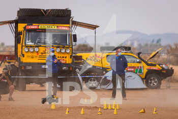 2021-01-09 - ambiance in the bivouac during the Rest Day of the Dakar 2021 in Ha'il, in Saudi Arabia on January 9, 2021 - Photo Frédéric Le Floc'h / DPPI - DAKAR 2021 - REST DAY - RALLY - MOTORS