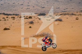 2021-01-10 - #05 Sunderland Sam (gbr), KTM, Red Bull KTM Factory Team, Moto, Bike, action during the 7th stage of the Dakar 2021 between Ha'il and Sakaka, in Saudi Arabia on January 10, 2021 - Photo Eric Vargiolu / DPPI - 7TH STAGE OF THE DAKAR 2021 BETWEEN HA'IL AND SAKAKA - RALLY - MOTORS