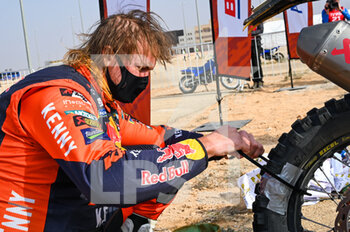 2021-01-10 - Price Toby (aus), KTM, Red Bull KTM Factory Team, Moto, Bike, portrait during the 7th stage of the Dakar 2021 between Ha'il and Sakaka, in Saudi Arabia on January 10, 2021 - Photo Eric Vargiolu / DPPI - 7TH STAGE OF THE DAKAR 2021 BETWEEN HA'IL AND SAKAKA - RALLY - MOTORS