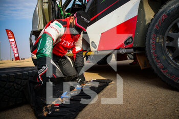 2021-01-10 - Al Rajhi Yazeed (sau), Toyota, Overdrive Toyota, Auto, portrait during the 7th stage of the Dakar 2021 between Ha'il and Sakaka, in Saudi Arabia on January 10, 2021 - Photo Julien Delfosse / DPPI - 7TH STAGE OF THE DAKAR 2021 BETWEEN HA'IL AND SAKAKA - RALLY - MOTORS