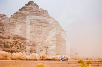 2021-01-13 - #301 Al-Attiyah Nasser (qat), Baumel Matthieu (fra), Toyota, Toyota Gazoo Racing, Auto, action during the 10th stage of the Dakar 2021 between Neom and Al-Ula, in Saudi Arabia on January 13, 2021 - Photo Florent Gooden / DPPI - 10TH STAGE OF THE DAKAR 2021 BETWEEN NEOM AND ALULA - RALLY - MOTORS