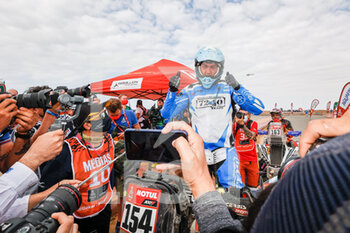 2021-01-15 - 154 Andujar Manuel (arg), Yamaha, 7240 Team, Quad, celebrating his win during the 12th stage of the Dakar 2021 between Yanbu and Jeddah, in Saudi Arabia on January 15, 2021 - Photo Frédéric Le Floc'h / DPPI - 12TH STAGE OF THE DAKAR 2021 BETWEEN YANBU AND JEDDAH - RALLY - MOTORS