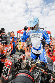 2021-01-15 - 154 Andujar Manuel (arg), Yamaha, 7240 Team, Quad, celebrating his win during the 12th stage of the Dakar 2021 between Yanbu and Jeddah, in Saudi Arabia on January 15, 2021 - Photo Frédéric Le Floc'h / DPPI - 12TH STAGE OF THE DAKAR 2021 BETWEEN YANBU AND JEDDAH - RALLY - MOTORS