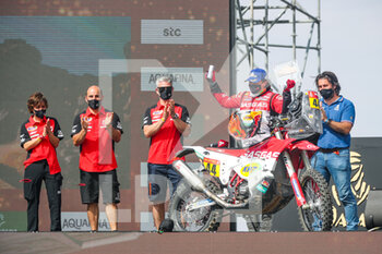 2021-01-15 - Sanz Laia (esp), Gas Gas, Gas Gas Factory Team, Moto, Bike, portrait during the finishing podium ceremony at the King Abdullah International Stadium in Jeddah, in Saudi Arabia on January 15, 2021 - Photo Julien Delfosse / DPPI - 12TH STAGE OF THE DAKAR 2021 BETWEEN YANBU AND JEDDAH - RALLY - MOTORS