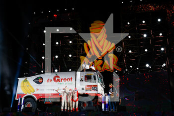 2021-01-15 - 523 De Groot William (nld), Snijders Marcel (nld), Gloudemans Bart (nld), Daf, Team de Groot, Camion, Truck, portrait during the finishing podium ceremony at the King Abdullah International Stadium in Jeddah, in Saudi Arabia on January 15, 2021 - Photo Florent Gooden / DPPI - 12TH STAGE OF THE DAKAR 2021 BETWEEN YANBU AND JEDDAH - RALLY - MOTORS