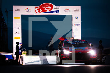 2021-04-22 - 11 Neuville Thierry (bel), Wydaeghe Martijn (bel), Hyundai Shell Mobis World Rally Team, Hyundai i20 Coupé WRC, podium during the 2021 Croatia Rally, 3rd round of the 2021 FIA WRC, FIA World Rally Car Championship, from April 22 to 25, 2021 in Zagreb, Croatia - Photo Bastien Roux / DPPI - 2021 CROATIA RALLY, 3RD ROUND OF THE 2021 FIA WRC, WORLD RALLY CAR CHAMPIONSHIP - RALLY - MOTORS