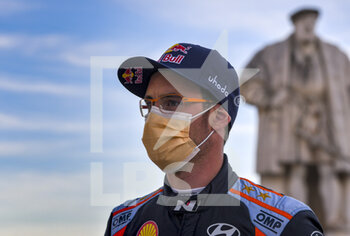 2021-05-21 - NEUVILLE Thierry (BEL), HYUNDAI I20 Coupé WRC, portrait Ceremonial Start during the 2021 Rally de Portugal, 4th round of the 2021 FIA WRC, FIA World Rally Championship, from May 20 to 23, 2021 in Matosinhos, Portugal - Photo Paulo Maria / DPPI - 2021 RALLY DE PORTUGAL, 4TH ROUND OF THE 2021 FIA WRC, FIA WORLD RALLY CHAMPIONSHIP - RALLY - MOTORS
