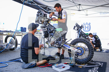 2021-06-29 - Rockstar Energy Husqvarna Factory Racing, Husqvarna 450 Rally Factory Replica during the Silk Way Rally 2021's Administrative and Technical scrutineering in Omsk, Russia from June 30 to July 1, 2021 - Photo Julien Delfosse / DPPI - SILK WAY RALLY 2021 - RALLY - MOTORS