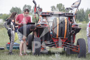 2021-06-30 - 222 Nifontova Anastasiia (rus), Zhadanova Ekaterina (rus), BRP Can-Am Maverick XRS, ambiance during the Silk Way Rally 2021's Administrative and Technical scrutineering in Omsk, Russia from June 30 to July 1, 2021 - Photo Frédéric Le Floc'h / DPPI - SILK WAY RALLY 2021 - RALLY - MOTORS