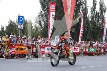 2021-07-01 - 83 Davaa Enkhsaruul (mng), KTM 450 Rally Factory Replica, action during the Silk Way Rally 2021's start podium ceremony in Omsk, Russia on July 1, 2021 - Photo Frédéric Le Floc'h / DPPI - SILK WAY RALLY 2021 - RALLY - MOTORS