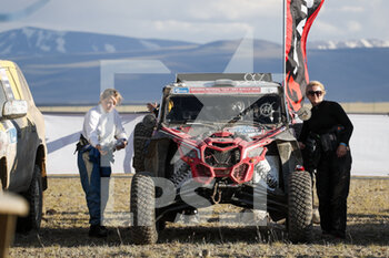 2021-07-04 - 226 Oparina Maria (rus), Petenko Liudmila (rus), Team Maria Oparina, BRP Maverick X3, portrait during the Silk Way Rally 2021's 3rd stage around Gorno-Altaysk, in Russia, on July 05, 2021 - Photo Frédéric Le Floc'h / DPPI - SILK WAY RALLY 2021'S 3RD STAGE BETWEEN GORNO-ALTAYSK, IN RUSSIA, AND ÖLGII, IN MONGOLIA - RALLY - MOTORS