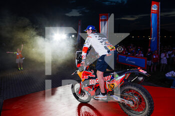 2021-07-06 - Walkner Matthias (aut), Red Bull KTM Factory Racing, KTM 450 Rally Factory Replica, portrait during the Silk Way Rally 2021's finish podium ceremony in Gorno-Altaysk, Russia on July 6, 2021 - Photo Frédéric Le Floc'h / DPPI - SILK WAY RALLY 2021'S 5TH STAGE AROUND GORNO-ALTAYSK - RALLY - MOTORS