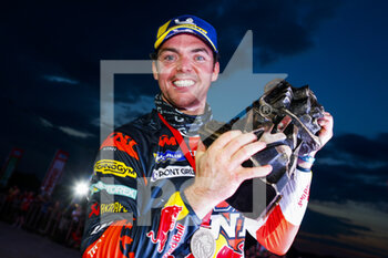 2021-07-06 - Walkner Matthias (aut), Red Bull KTM Factory Racing, KTM 450 Rally Factory Replica, portrait during the Silk Way Rally 2021's finish podium ceremony in Gorno-Altaysk, Russia on July 6, 2021 - Photo Frédéric Le Floc'h / DPPI - SILK WAY RALLY 2021'S 5TH STAGE AROUND GORNO-ALTAYSK - RALLY - MOTORS