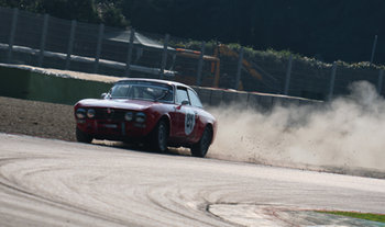 2018-09-15 - Oliva Andrea e la sua GT Veloce 2000 sfruttando tutta la pista e oltre - ALFA REVIVAL CUP IMOLA - HISTORIC - MOTORS