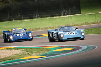 2018-10-27 - Le due Chevron B16 di #47 Joseph ZAGO / Jacques ROUCOLLE e #121 Emanuele BENEDINI / Gianpaolo BENEDINI - IMOLA CLASSIC 2018 - HISTORIC - MOTORS