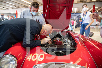 2021-06-14 - Brescia, 14th of June 2021. First day of technical check for the Mille Miglia 2021 in the picture a race officer check the chassis number   14/06/2021 nicoli@newreporter  - MILLE MIGLIA 2021 - HISTORIC - MOTORS