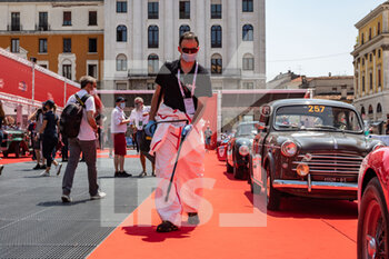2021-06-15 - A sanitation officer in action during the first day of the Vittoria Square red carpet of the Mille Miglia 2021  on june 15, 2021 in Brescia, Italy. Photo by Stefano Nicoli/New Reporter - MILLE MIGLIA 2021  - HISTORIC - MOTORS
