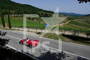 2021-06-18 - A car drives in the Chianti region during the third leg of the Mille Miglia 2021  on june 18, 2021 in Chianti, Italy. Photo by Umberto Favretto/New Reporter - MILLE MIGLIA 2021  - HISTORIC - MOTORS