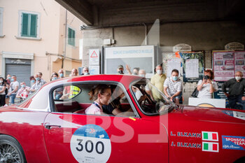 2021-06-18 - John Elkann e Lavinia Borrome in Barberino del Mugelo during the third leg of the Mille Miglia 2021  on june 18, 2021 in Barberino del Mugelo ,  Italy. Photo by Gianluca Checchi/New Reporter - MILLE MIGLIA 2021  - HISTORIC - MOTORS