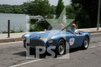 2021-06-19 - Henry and Catharine Nassau in the suburbs near the Mantua lake with yours A.C. Ace - MILLE MIGLIA 2021 - HISTORIC - MOTORS