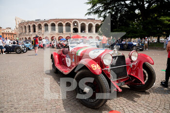 2021-06-19 - A car drives in Verona during the fouth  leg of the Mille Miglia 2021  on june 19, 2021 in Verona, Italy. Photo by Gianluca Checchi/New Reporter - MILLE MIGLIA 2021  - HISTORIC - MOTORS