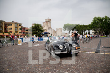 2021-06-19 - A car drives in Sirmione  during the fouth leg of the Mille Miglia 2021  on june 19, 2021 in Sirmione, Italy. Photo by Gianluca Checchi/New Reporter - MILLE MIGLIA 2021  - HISTORIC - MOTORS