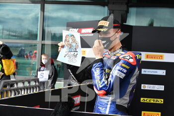 2020-09-27 - 2° 76 Loris Baz - Yamaha YZF R1 Ten Kare Racing Yamaha  
The sign showing Loris Baz is, however, his friend suffering from a tumor.
He invites him to fight - ROUND 7 PIRELLI FRENCH ROUND RACE2 - SUPERBIKE - MOTORS