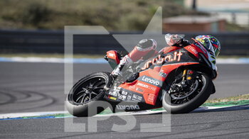 2020-10-16 - N°7 Chaz Davies GBR Ducati Panigale V4R ARUBA.IT Racing - Ducati - ROUND 8 PIRELLI ESTORIL ROUND 2020 - FREE PRACTICE - SUPERBIKE - MOTORS