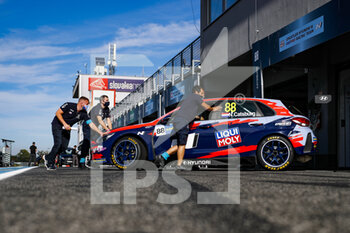 2020-10-09 - Castburg Nicky (nld), Engstler Hyundai N Liqui Moly Racing Team, Hyundai i30 N TCR, atmosphere during the 2020 FIA WTCR Race of Slovakia, 3rd round of the 2020 FIA World Touring Car Cup, on the Automotodrom Slovakia Ring, from October 9 to 11, 2020 in Orechova Poton, Slovakia - Photo Florent Gooden / DPPI - FIA WTCR RACE OF SLOVAKIA, 3RD ROUND OF THE WORLD TOURING CAR CUP - GRAND TOURISM - MOTORS
