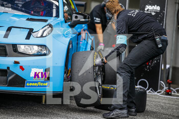 2020-10-10 - 68 Ehrlacher Yann (fra), Cyan Performance Lynk and Co, Lynk and Co 03 TCR, atmosphere during the 2020 FIA WTCR Race of Slovakia, 3rd round of the 2020 FIA World Touring Car Cup, on the Automotodrom Slovakia Ring, from October 9 to 11, 2020 in Orechova Poton, Slovakia - Photo Florent Gooden / DPPI - 2020 FIA WTCR RACE OF SLOVAKIA, 3RD ROUND OF THE WORLD TOURING CAR CUP - GRAND TOURISM - MOTORS