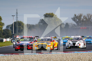 2020-10-11 - Start of Race 1: Berthon Nathanael (fra), Comtoyou DHL Team Audi Sport, Audi LMS, Nicky Catsburg, i30 N TCR, Race, Race of Slovakia, WTCR 2020, Vernay Jean-Karl (fra), Team Mulsanne, Alfa Giulietta TCR, action during the 2020 FIA WTCR Race of Slovakia, 3rd round of the 2020 FIA World Touring Car Cup, on the Automotodrom Slovakia Ring, from October 9 to 11, 2020 in Orechova Poton, Slovakia - Photo Florent Gooden / DPPI - WTCR RACE OF SLOVAKIA, 3RD ROUND OF THE 2020 FIA WORLD TOURING CAR CUP - SUNDAY - GRAND TOURISM - MOTORS