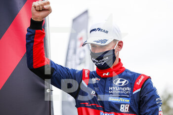 2020-10-11 - Catsburg Nicky (nld), Engstler Hyundai N Liqui Moly Racing Team, Hyundai i30 N TCR, portrait podium during the 2020 FIA WTCR Race of Slovakia, 3rd round of the 2020 FIA World Touring Car Cup, on the Automotodrom Slovakia Ring, from October 9 to 11, 2020 in Orechova Poton, Slovakia - Photo Florent Gooden / DPPI - WTCR RACE OF SLOVAKIA, 3RD ROUND OF THE 2020 FIA WORLD TOURING CAR CUP - SUNDAY - GRAND TOURISM - MOTORS