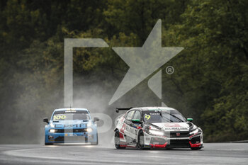2020-10-17 - 09 TASSI Attila (hun), ALL-INKL.DE Munnich Motorsport, Honda Civic TCR, action and 100 MULLER Yvan (fra), Cyan Performance Lynk and Co, Lynk and Co 03 TCR, action during the 2020 FIA WTCR Race of Hungary, 4th round of the 2020 FIA World Touring Car Cup, on the Hungaroring, from October 16 to 18, 2020 in Mogyor.d, near Budapest, Hungary - Photo Xavi Bonilla / DPPI - 2020 WTCR RACE OF HUNGARY, 4TH ROUND OF THE 2020 FIA WORLD TOURING CAR CUP - SATURDAY - GRAND TOURISM - MOTORS
