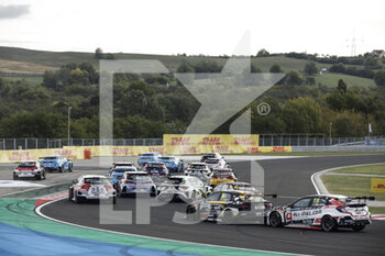 2020-10-18 - Race 1 start of the race, depart, during the 2020 FIA WTCR Race of Hungary, 4th round of the 2020 FIA World Touring Car Cup, on the Hungaroring, from October 16 to 18, 2020 in Mogyor.d, near Budapest, Hungary - Photo Xavi Bonilla / DPPI - 2020 FIA WTCR RACE OF HUNGARY, 4TH ROUND OF THE 2020 WORLD TOURING CAR CUP - SUNDAY - GRAND TOURISM - MOTORS