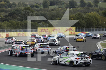 2020-10-18 - Race 1 start of the race, depart, during the 2020 FIA WTCR Race of Hungary, 4th round of the 2020 FIA World Touring Car Cup, on the Hungaroring, from October 16 to 18, 2020 in Mogyor.d, near Budapest, Hungary - Photo Xavi Bonilla / DPPI - 2020 FIA WTCR RACE OF HUNGARY, 4TH ROUND OF THE 2020 WORLD TOURING CAR CUP - SUNDAY - GRAND TOURISM - MOTORS