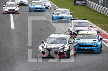 2020-10-18 - 86 GUERRIERI Esteban (arg), ALL-INKL.DE Munnich Motorsport, Honda Civic TCR, action, 68 EHRLACHER Yann (fra), Cyan Performance Lynk and Co, Lynk and Co 03 TCR, action and 29 GIROLAMI Nestor (arg), ALL-INKL.DE Munnich Motorsport, Honda Civic TCR, action during the 2020 FIA WTCR Race of Hungary, 4th round of the 2020 FIA World Touring Car Cup, on the Hungaroring, from October 16 to 18, 2020 in Mogyor.d, near Budapest, Hungary - Photo Xavi Bonilla / DPPI - 2020 FIA WTCR RACE OF HUNGARY, 4TH ROUND OF THE 2020 WORLD TOURING CAR CUP - SUNDAY - GRAND TOURISM - MOTORS