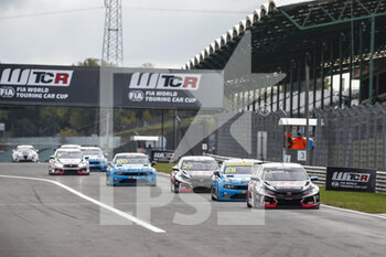 2020-10-18 - 86 GUERRIERI Esteban (arg), ALL-INKL.DE Munnich Motorsport, Honda Civic TCR, action leading the race in fromt of 68 EHRLACHER Yann (fra), Cyan Performance Lynk and Co, Lynk and Co 03 TCR, action and 29 GIROLAMI Nestor (arg), ALL-INKL.DE Munnich Motorsport, Honda Civic TCR, action during the 2020 FIA WTCR Race of Hungary, 4th round of the 2020 FIA World Touring Car Cup, on the Hungaroring, from October 16 to 18, 2020 in Mogyor.d, near Budapest, Hungary - Photo Xavi Bonilla / DPPI - 2020 FIA WTCR RACE OF HUNGARY, 4TH ROUND OF THE 2020 WORLD TOURING CAR CUP - SUNDAY - GRAND TOURISM - MOTORS
