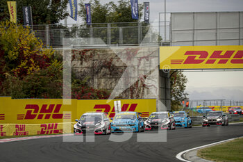 2020-10-18 - 86 GUERRIERI Esteban (arg), ALL-INKL.DE Munnich Motorsport, Honda Civic TCR, action, 68 EHRLACHER Yann (fra), Cyan Performance Lynk and Co, Lynk and Co 03 TCR, action RACE 1 during the 2020 FIA WTCR Race of Hungary, 4th round of the 2020 FIA World Touring Car Cup, on the Hungaroring, from October 16 to 18, 2020 in Mogyor.d, Budapest, Hungary - Photo Paulo Maria / DPPI - 2020 FIA WTCR RACE OF HUNGARY, 4TH ROUND OF THE 2020 WORLD TOURING CAR CUP - SUNDAY - GRAND TOURISM - MOTORS